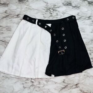 Hot Topic Pleated Mini Skirt Grommet Belt Gothic Grunge Black/White Women L